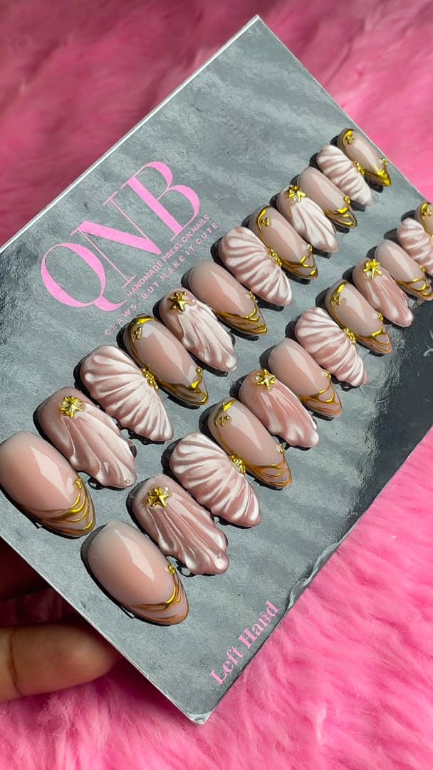Nude and gold shell-textured press-ons
